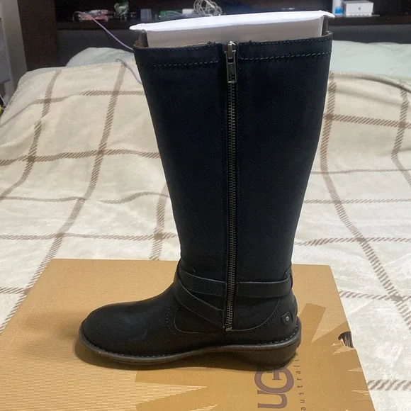 NWOT Black Leather Ugg 100% Wool Size 5 - Picture 6 of 6